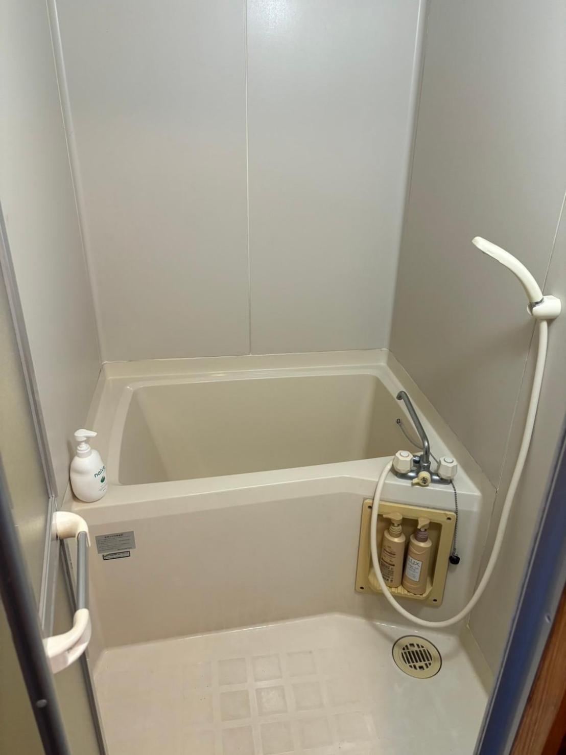 千代丸コンテナハウス Hotel Uwajima Luaran gambar